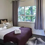 1 Bedroom Apt With Parking Stroll To Elwood Beach