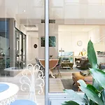 The Port Melbourne Experience