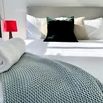 Readyset Apartments On Bouverie
