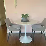 Light-Filled Apartment In A Dream Location 150M Away From University Of Melbourne