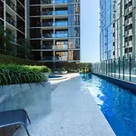 A Stylish & Cozy 2Br Apt Near Melbourne Central