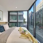 A Cozy & Stylish 2Br Apt Near Crown And Southern Cross
