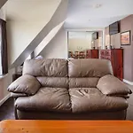 Upstairs Studio Apartment With Street Access