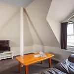 Upstairs Studio Apartment With Street Access