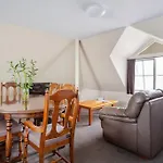 Upstairs Studio Apartment With Street Access