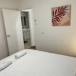 Brand New Modern 2 Bedroom Guesthouse At Airport!