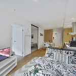 A Cozy & Stylish 2Br Apt Near Southern Cross
