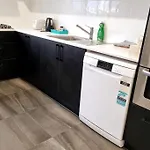 Spacious Modern Apartment - St Kilda East