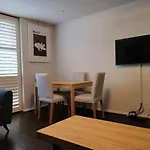 Homely 1 Bedroom Retreat In South Yarra With Balcony