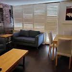 Homely 1 Bedroom Retreat In South Yarra With Balcony