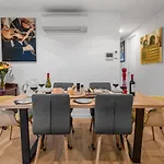 Staycentral - East Brunswick Penthouse With Study