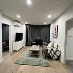 Comfy 2 Bed Apartment In The Heart Of Melbourne