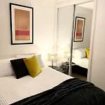 Astral Apartments - Perfectly Located 2 Bedroom Apartment In St Kilda