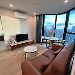 Panoramic Cbd Views Apartment In The Heart Of City