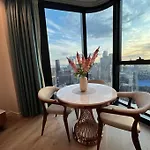 Panoramic Cbd Views Apartment In The Heart Of City