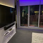 La Sky Boutique Apartment - Pool, Spa & Sauna