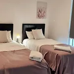 Collins St, Southern Cross, 2 Bd, Parking, Free Wifi