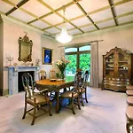 Light Filled Grand Family With Return Veranda