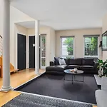 Boutique Stays - Roxys Place