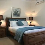 Design/Bright/Cosy Townhouse Between Airport &City