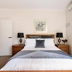 Design/Bright/Cosy Townhouse Between Airport &City