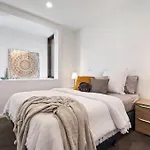 Boutique Heidelberg Heights 2Br Apartment 105