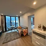 Panoramic Views Two Bedrooms Apartment In Melbourne Cbd