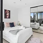 A Stylish 2Br Apt With Harbour Views Free Parking