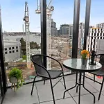 A Stylish 2Br Apt With Harbour Views Free Parking