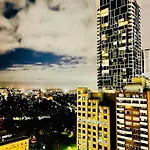 Cozy Unit Close To Parliament W/Amazing City Views