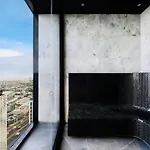 Comfy Unit In Front Of Crown W/ Free Parking