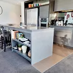 Luxe Waterfront Melbourne