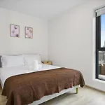 Intimate Apartment In Melbourne Cbd