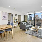 Intimate Apartment In Melbourne Cbd
