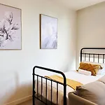 Luxe Central City Qv Apartment With Indoor Pool & Gym