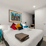 Staycentral - Hawthorn East - Study, 2 Car Spaces
