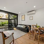 Staycentral - Hawthorn East - Study, 2 Car Spaces