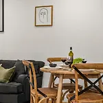 Staycentral - Hawthorn East - Study, 2 Car Spaces