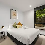 Staycentral - Hawthorn East - Study, 2 Car Spaces