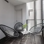 Stylish Apt W/ Stunning Rooftop Views & Hot Tub
