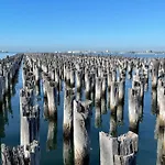 Amzing Ocean View Spacious Three Bedrooms Apartment Port Melbourne