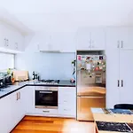 Townhouse Close To Tennis & Mcg With Free Parking
