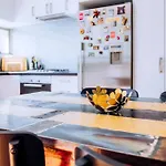 Townhouse Close To Tennis & Mcg With Free Parking