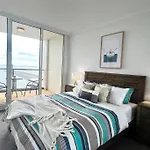 Amzing Ocean View Spacious Three Bedrooms Apartment Port Melbourne