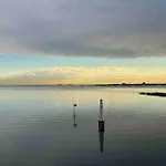 Amzing Ocean View Spacious Three Bedrooms Apartment Port Melbourne
