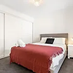 Kensington Escape - Balcony, Bbq And Parking