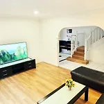 Rosie House-Spacious Comfortable Home