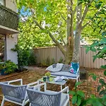 Romantic Retreat With Garden