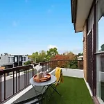 Chic Caulfield North Retreat