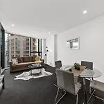 An Elegant Apt, 5-Min Walk To Queen Victoria Market
